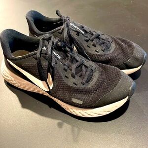 Boy’s Nike Revolution Sneakers Size 4.5 Youth